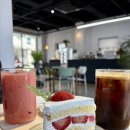 관솔길 | 강릉 교동 카페 신상 오픈한 커피아워 딸기 케이크 대존맛