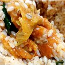 돼지고기듬뿍넣은김치찌개 이미지