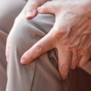 무릎 통증 원인과 예방법, 하체 근육 강화 &amp; 식단 총정리 보러 가기 이미지