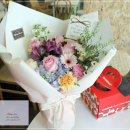 100,000원 어버이날 스승의날 수국 카네이션 꽃다발 +투썸 플레이스 케이크 +서울 경기 인천 무료배송 이미지