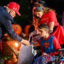 트럼프 대통령, 아시아 순방 직후 백악관서 핼러윈 &#39;트릭 오어 트릿&#39; 행사 주최 이미지