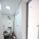 버스정류장 옆 이미지