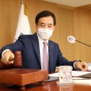 Under inflationary pressure, central bank lifts key rate 이미지