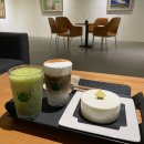 고바슨 익산전주팰리스점 | 익산 대형카페 고바슨커피 익산전주팰리스점 미술전시품을 즐길 수 있는 곳