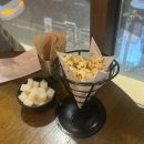 교촌치킨 (마곡점) | 교촌치킨 마곡역점┃ 매장에서 교촌반반콤보(간장+레드)&amp;국물맵떡 후기 •대형스크린보유,단체가능•