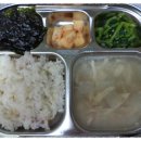 메뉴:현미밥,닭다리삼계탕,쑥갓나물,구이김,깍두기 이미지
