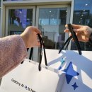 홍대입구역 2번 출구 삼성스토어 앞 이미지
