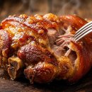 고기가 입안에서 녹아요: 맥주로 만든 버터처럼 부드러운 돼지족발의 비밀 이미지