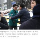 윤, 불난 시장 20분 만에 떠나…“말 들어달라” 상인 막은 경호원 몸싸움 이미지