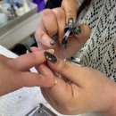 네일아트 손길 이미지