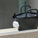 데일리백추천 찰스앤키스토트백 | 팬 더블 핸들 토트백Black Fan Double Handle Tote Bag- Black 착샷후기