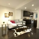in Toronto greenwood and Gerrard unit to rent available August 1st 이미지