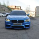 BMW/F10 528 I/12년2월식/31000km/화이트(유광블루랩핑)/무사고/5480만원(인도금2450)/운용리스 이미지