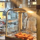 오손도손작은도서관 | 안국 북촌 카페 하티하티하우스 :: 사장님 취향 가득한 작은 카페 후기