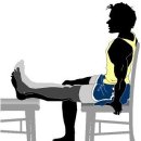 의자를 이용한 무릎강화 및 근력 향상 프로그램 이미지