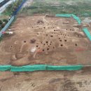 ﻿ 후베이: 샹양에서 비교적 규모가 큰 전국시대 초등현 부속묘지 청동검 도자기 옥기 새로 고고학 발견되었습니다. 이미지