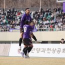 [b11 현장] 1만 3,500여 관중 앞 혹독했던 홈 개막전... 전반에만 3실점한 안양, 김천에 1-3 패하며 3연패 수렁 이미지