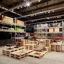 밀라노 2015 Schemata Architects builds Vitra&#39;s Salone stand from wooden pallets 이미지