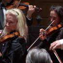 드보르자크 '오케스트라와 현을 위한 세레나데'는 그의 나이 33세때 작곡되어 당시의 여흥 음악적 분위기를 잘 살려내면서 전체적으로 부드 이미지