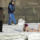 일광욕(Sunbather)~ 오늘의사진(VOA) 이미지