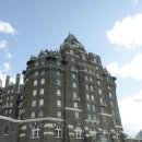 밴프 스프링스 호텔(Banff Springs Hotel)과 보우 폭포(Bow Falls) 이미지