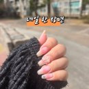 퍼즈네일 | 검단네일 추천 15년 경력의 네일 한 장면에서