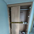 고잔4차푸르지오 | 🏠[현관문 &amp; 붙박이장 필름 시공 후기] 모양이 있는 문짝, 여러 번 나눠 붙여 완성!