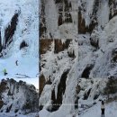 인공폭포 앞 | [인제 힐링여행] 초여름 ‘용대 매바위 인공폭포’ 뿜어내는 시원함 후기