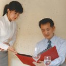 레스토랑에서 와인 마시기﻿ 이미지