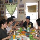 필리핀 '뿔로' 선교 탐방팀의 행복한 식사시간..(서울신학교/2011.12월).. 이미지