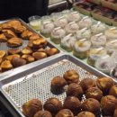 신림종합시장 | 신림역 데이트 코스 추천: 신원시장 고은이네 버터떡부터 도림천 산책까지