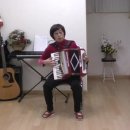 오동잎 (이영기 편곡) (스페셜 동영상 연재 5호) - 김성심 선생님 16여년전 아코디언 연주 이미지
