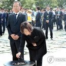 봉하마을 묘역화장실 이미지