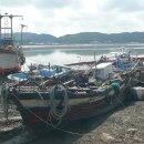 포구와 목선 이미지