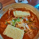 산골집500소갈비살 | 용산한식 산골집 500소갈비살, 큼직한 고기가 들어있는 김치찌개