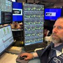 트럼프 관세 계획에 대한 급격한 변동으로 미국 주식 시장이 폭락 이미지