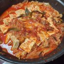 돼지고기듬뿍넣은김치찌개 이미지