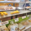 춤추는 도넛츠 나눠주는 꽈배기 이미지