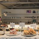 숙대입구역 10번 출구 | 숙대입구역 아베크엘 카페 러블리한 디저트 브런치로 마음을 사로잡는 곳.