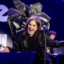 블랙 사바스와의 작별 인사하는 메탈리카, 제이슨 모모아, 오지스 미들 핑거 이미지