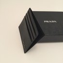 프라다 사피아노 투톤 카드홀더 (Prada Saffiano Two Tone Card Holder) 이미지