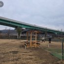 강변공원 공중화장실 이미지