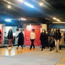 바른자세모델워킹 이미지