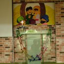 성탄절 장식 - 강대상과 뒷부분 - 요셉과 마리아, 아기 예수님 그리고 동방박사 이미지