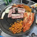 솥뚜껑생삼겹살 이미지