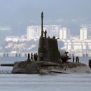DDS를 탑재하고 지브롤터에 입항중인 영국 해군 HMS Astute (S119) 이미지