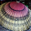 미얀마 여인 과 파테인 특산품 대나무 우산 이미지