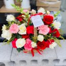 꽃바구니35.[XL사이즈]백장미와 카네이션이 조합된 아내에게 보내는 사랑과 존경의 꽃바구니