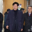 [2보] '이재명 측근' 김용, 불법자금수수 일부 유죄…징역5년 법정구속 이미지