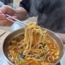 럭키@경로당 | [강원/춘천] 비 오는 날 생각나는 바삭 감자전, 얼큰 장칼국수 맛집! 노포감성 '해안막국수'